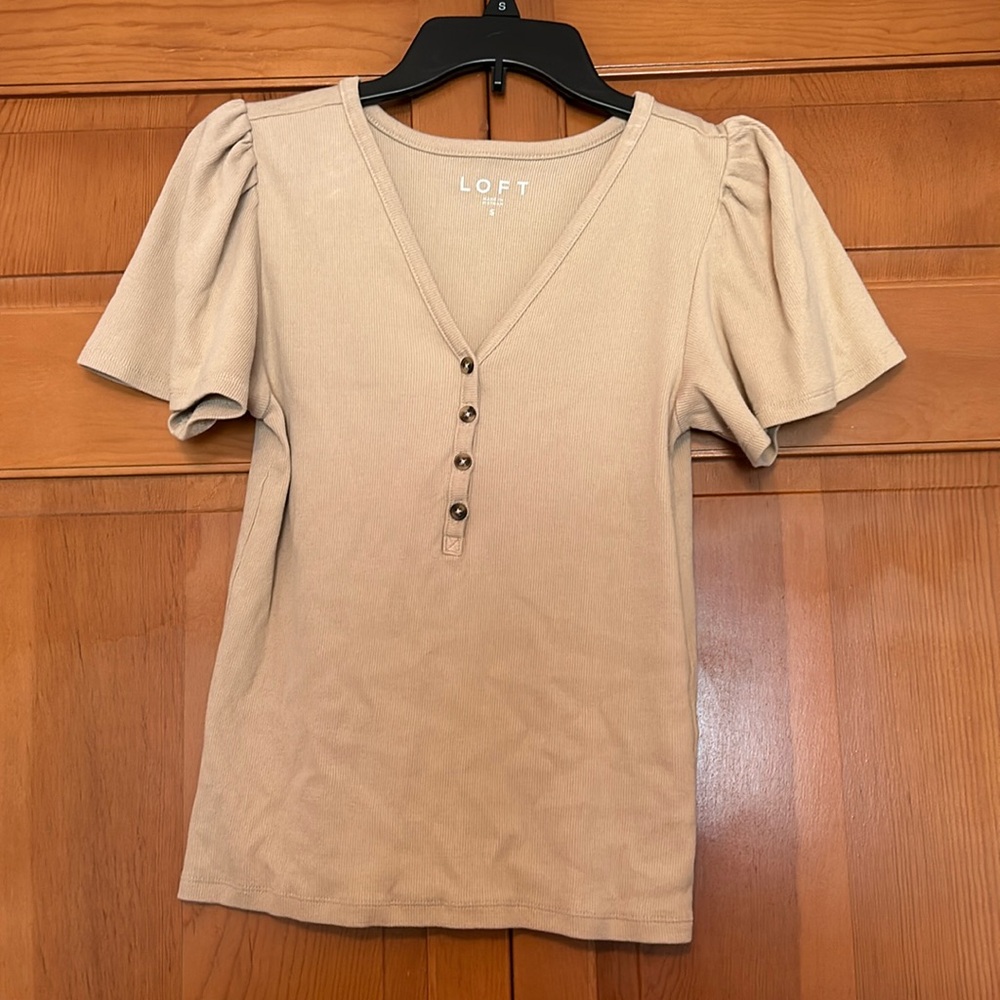 Small loft shirt. Tan.